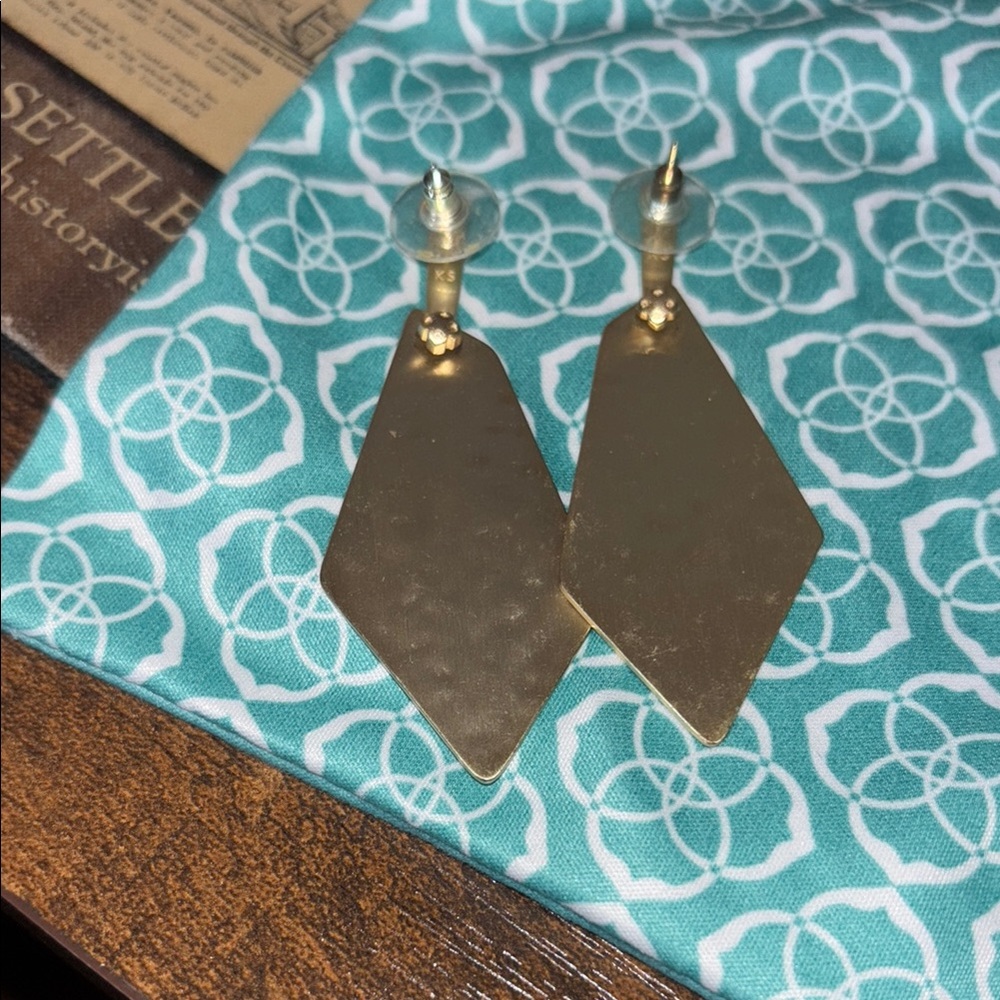 Kendra Scott Gia Hammered Gold earrings - Picture 2 of 2
